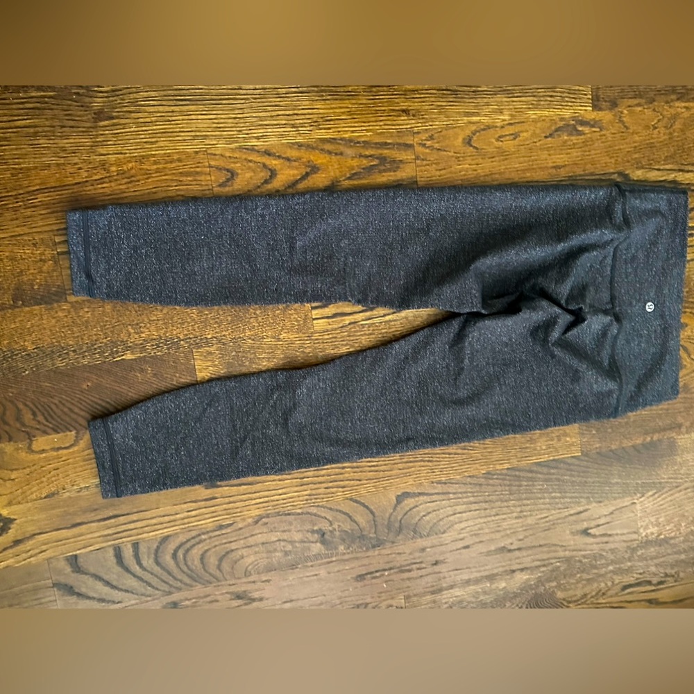 Lululemon Align Pant a bit heavier for cold days. Like new. 28 inseam